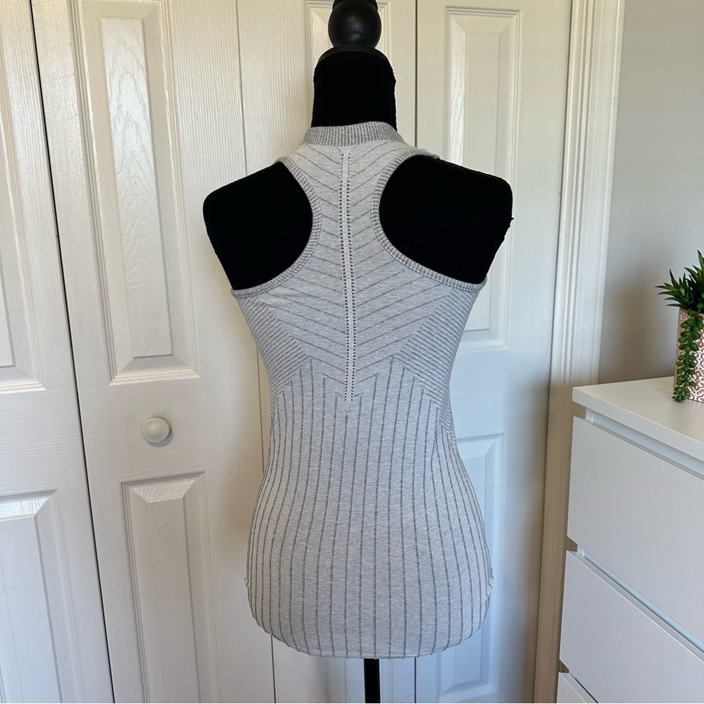 Athleta Sojourn Tank Light Gray Size M Women’s Ribbed Sleeveless Workout Top - Picture 3 of 8